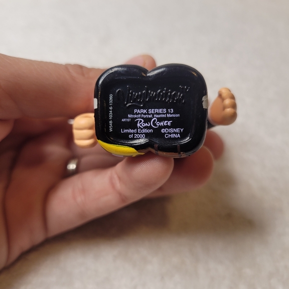 Vinylmation Park Series 13 Nitrokoff Portrait Haunted Mansion Limited Edition - Picture 5 of 5